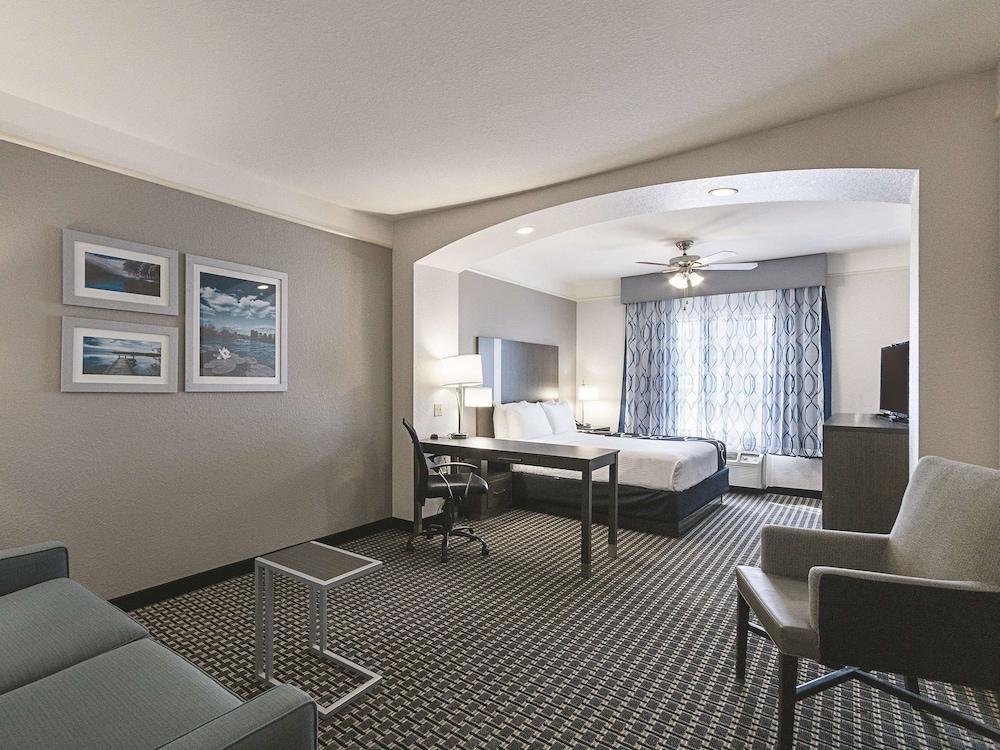 La Quinta By Wyndham Conroe Hotel Exterior foto