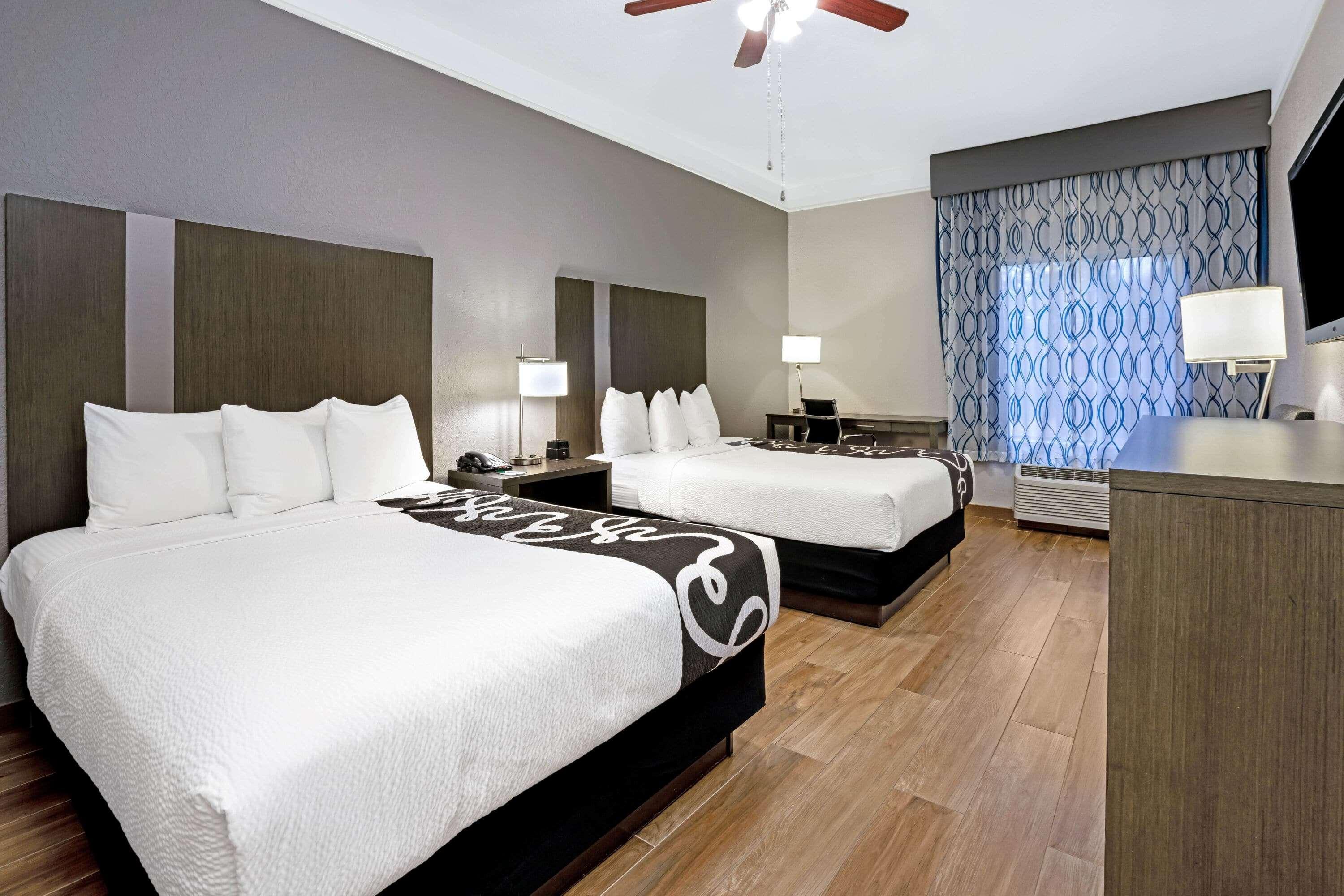 La Quinta By Wyndham Conroe Hotel Exterior foto