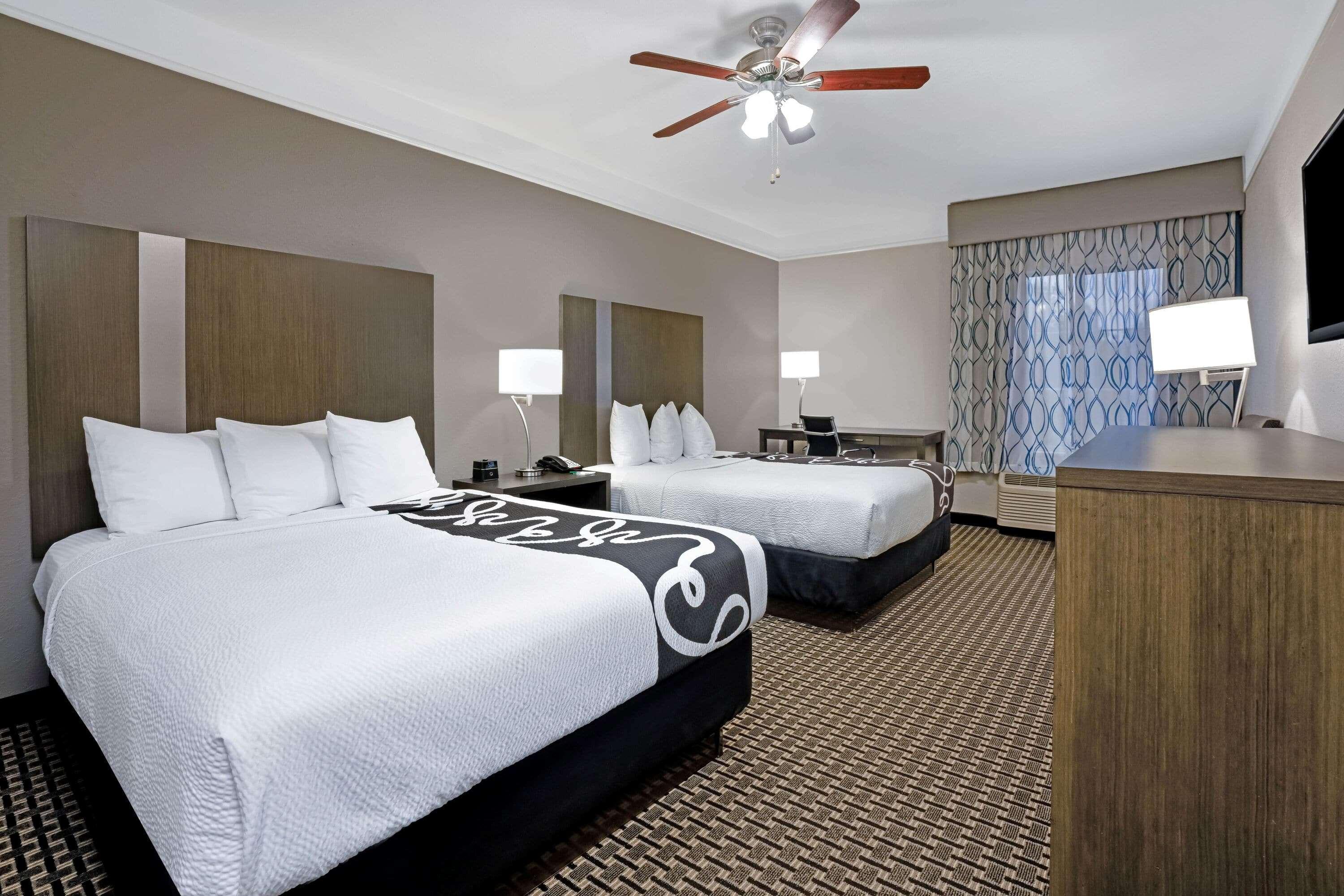 La Quinta By Wyndham Conroe Hotel Exterior foto