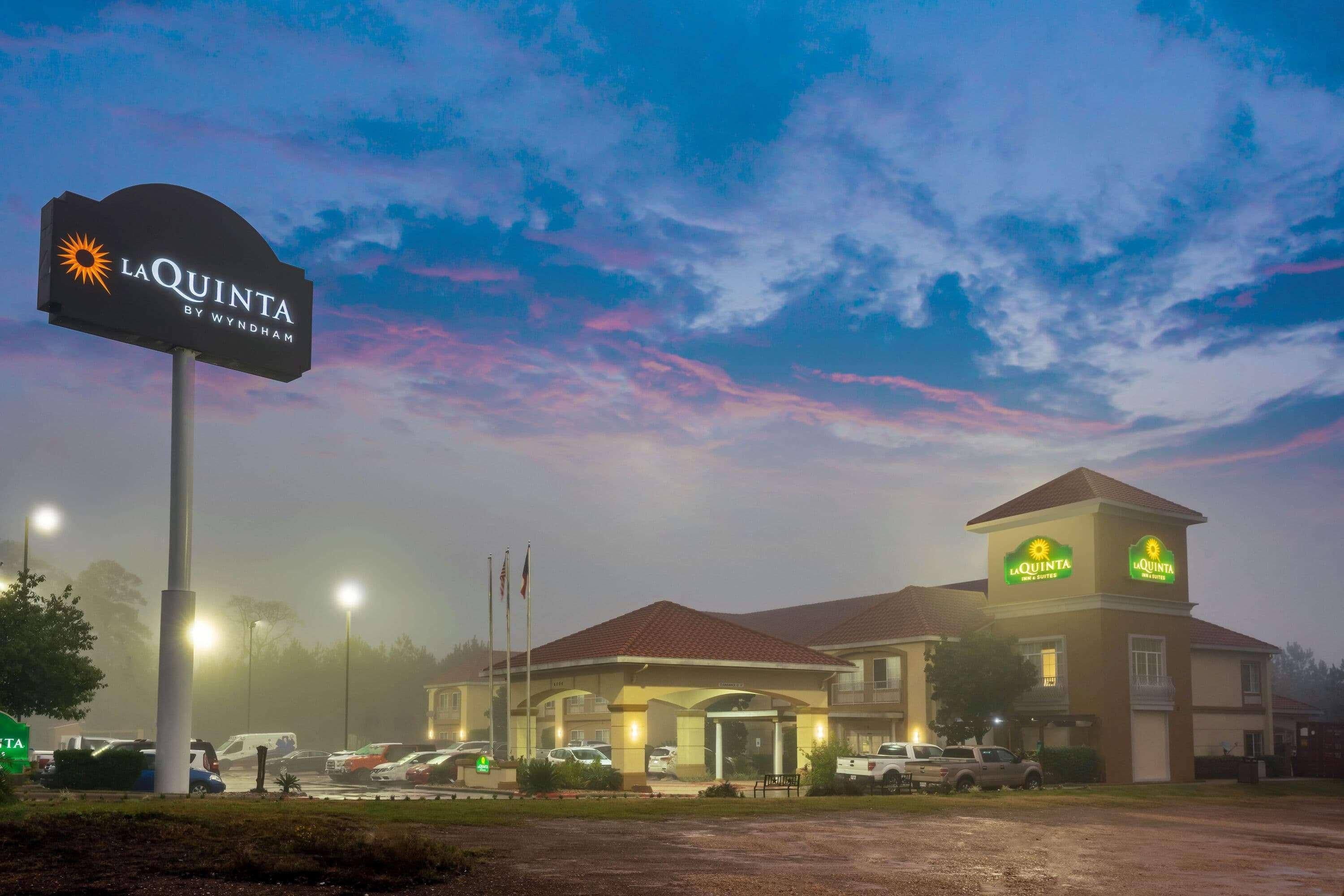 La Quinta By Wyndham Conroe Hotel Exterior foto