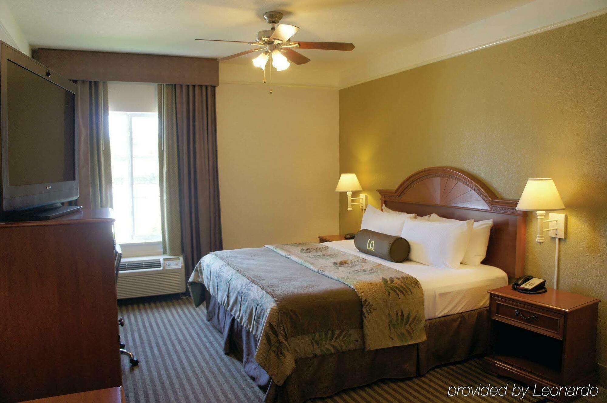 La Quinta By Wyndham Conroe Hotel Exterior foto